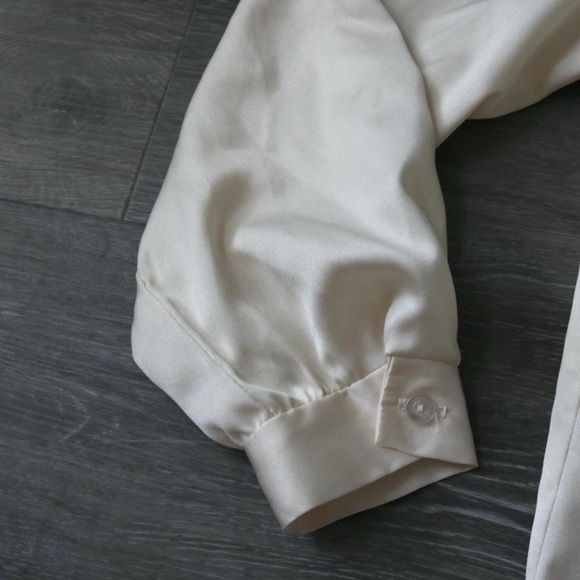 Beautiful cream victorian style blouse - Picture 5 of 8